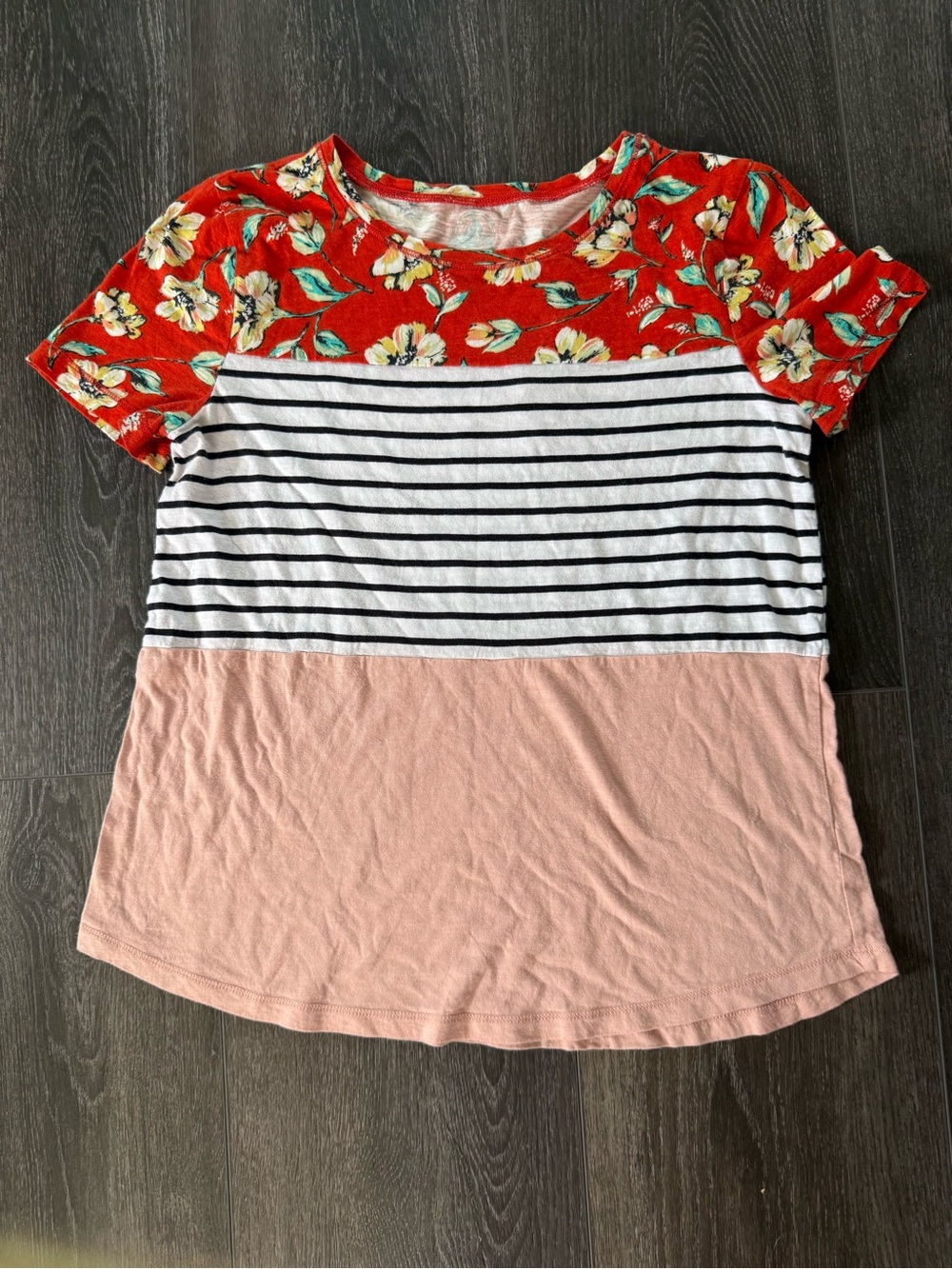 EUC Patterned 24/7 Tee from Maurices - Medium